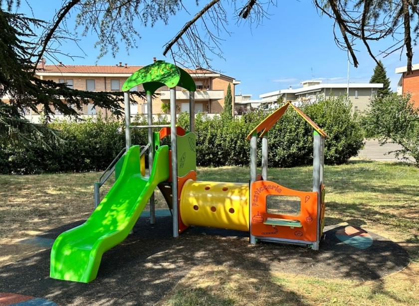 Nuovi giochi nei parchi di Rigutino e Frassineto ad Arezzo